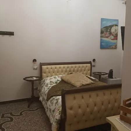 فندق مبيت وإفطار Casa Dei Mombri 3*